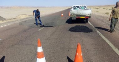 رفع كفاءة طرق رأس غارب - الزعفرانة والقصير - سفاجا بالبحر الأحمر.. صور