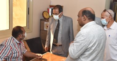 جامعة سوهاج تواصل تطعيم العاملين وأعضاء هيئة التدريس بلقاح كورونا.. صور