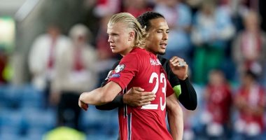 هالاند يتسبب فى كسر أصبع فان دايك خلال لقاء منتخب هولندا أمام النرويج