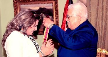 أبو مازن يمنح صابرين وسام الثقافة الفلسطينى تقديرا لمسيرتها الفنية.. صور