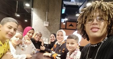 الأم مش بالخلفة.. سلوى تربى 5 أولاد بعد وفاة أمهاتهم.. فيديو