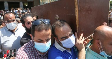 انتهاء صلاة الجنازة على الفنان ماهر سليم والجثمان فى طريقه لمثواه الأخير