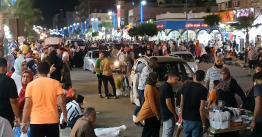 بث مباشر.. مطروح مدينة لا تنام خلال المصيف.. زحام ورواج تجارى وسياحى حتى الصباح