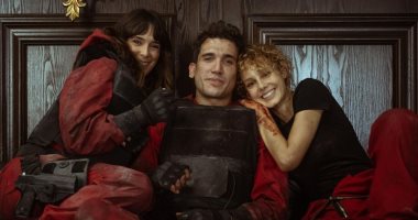 la casa de Papel.. الموسم الجديد يرفع شعار "لم الشمل".. يتصدر تريند جوجل فى مصر تزامنا مع عرضه.. دنفر يعود لـ ستوكهولم من جديد.. والبروفيسور يبدأ أحداث الحلقة الأولى بصدمة وقوعه فى كمين الشرطة.. صور