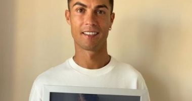 رونالدو يتسلم شهادة موسوعة جينيس كأكثر لاعب سجل مع المنتخبات فى التاريخ