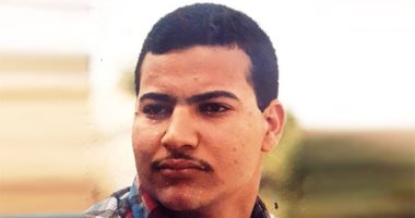 تسلم إيد اللى خلانى أضحك.. بيومى فؤاد يسخر من صورته فى شبابه وقبل الشهرة