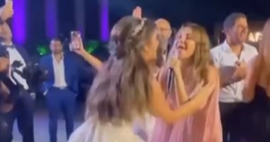 نانسى عجرم تحيى حفل زفاف شقيقها نبيل وترقص مع ابنتها.. فيديو وصور