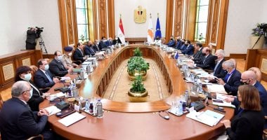 الرئيس السيسى يؤكد فى مؤتمر مع نظيره القبرصى بالاتحادية على موقف مصر الثابت من مساعى تسوية القضية القبرصية.. ويشدد على ضرورة التوصل لاتفاق قانونى ملزم لملء وتشغيل سد النهضة.. وقمة ثلاثية بأكتوبر المقبل في أثينا