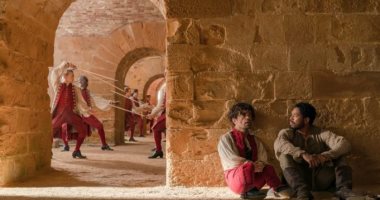 بيتر دينكلاج مرشح للأوسكار بفيلم Cyrano بعد خطفه الأنظار فى مهرجان تيلورايد