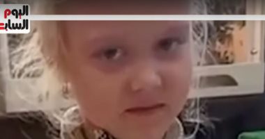 من أجل صورة تذكارية.. لحظة مرعبة لثعبان يلدغ فتاة فى حديقة حيوانات