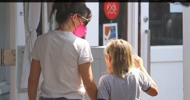 جينيفر جارنر تستمتع بوقتها برفقة ابنها وتتجاهل شائعات عودتها لزوجها السابق