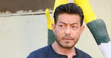 أحمد زاهر فى صور من كواليس "ورا كل باب".. ومصطفى قمر: شكلك حلو بالجلابية