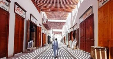 "سوق قيسارية إسنا" بالأقصر يتجمل ويعود لتاريخه منذ 150 سنة.. ألبوم صور