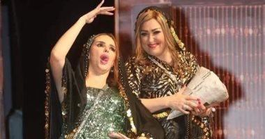 أول ظهور لـ نهال عنبر فى مسرحية "زقاق المدق" بعد أزمتها الصحية 