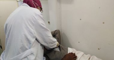 الكشف على 3451 من مواطنى قرية الكاجوج بأسوان وتقديم العلاج بقافلة حياة كريمة