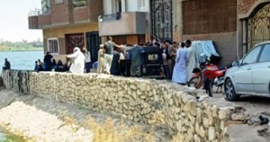 الأم تنادى "أخرجى يا منه".. أهالى مدينة الواسطى ببنى سويف وقراها يبحثون عن طالبة غرقت فى مياه النيل منذ 6 أيام.. أسرتها يفترشون الأرض منذ وقوع الحادث.. والغواصون والقوارب تمشط مياه النيل بحثا عن الفتاة.. صور