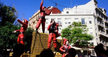 تصميمات مستوحاة من la casa de papel فى مهرجان فالاس بإسبانيا .. صور