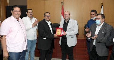 محافظ بنى سويف يكرم فريق مركز شباب بليفيا لفوزه بدورى كرة قدم مراكز الشباب