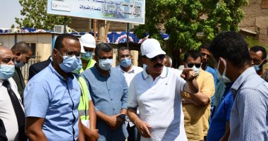 جولة ميدانية لمحافظ أسوان لمتابعة معدلات تنفيذ مشروعات مبادرة حياة كريمة