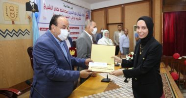 محافظ كفر الشيخ يكرم أوائل الثانوية العامة والدبلومات الفنية ومدرسة المتفوقين