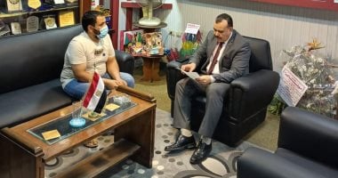 تعليم المنوفية تهدى جهاز تابلت لأسرة طالب الصف الثانى الثانوى المتوفى 