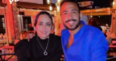 كهربا يرقص مع شقيقته على أنغام "ياحته من قلبى" خلال قضاء إجازته