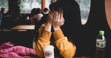 أبراج  بتتكسف من خيالها ووشها بيحمر على طول.. الحوت والعقرب أبرزهم