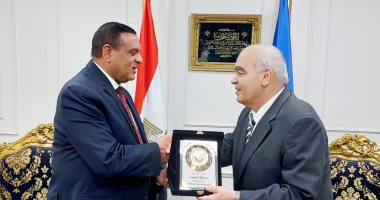 محافظ البحيرة ورئيس قضايا الدولة يدشنان الدورة التدريبية التثقيفية للعاملين