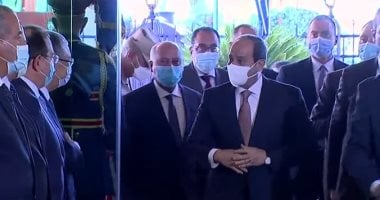 لحظة وصول الرئيس السيسي إلى ميناء الإسكندرية لتفقد عمليات التطوير