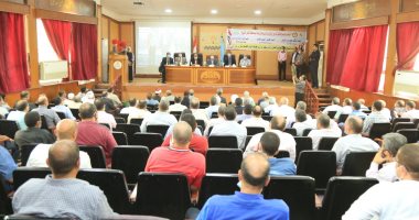 محافظ كفر الشيخ يدشن مؤتمرا لمشروع تأهيل المساقى والتحول للرى الحديث.. صور