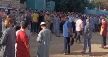 أهالى قرية بالمنوفية ينتظرون جثامين أب ونجليه بعد غرقهم فى إحدى عيون المياه بسيوة.. لايف