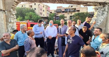 صور.. محافظ القاهرة ومدير الأمن يتابعان عمليات إطفاء حريق أحد مخازن الأخشاب بالشرايية