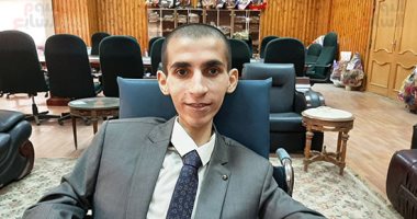 رحلة بطل على كرسى متحرك.. فى أول يوم له كمعيد بجامعة الزقازيق "محمد عمر" يتألق كأيقونة للتحدى.. أول عضو هيئة تدريس بمصر من مصابى ضمور العضلات من نوع دوشين.. حصل على الطالب المثالى على جامعة الزقازيق