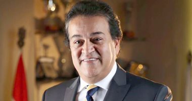وزير التعليم العالى: نتعاون مع وزارة الصحة لتوفير اللقاحات للعاملين بالجامعات قبل بدء العام