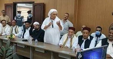 محافظ مطروح يجتمع بأهالى سيوة ويكرم أصحاب المشاركات الاجتماعية.. لايف وصور