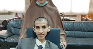 أيقونة التحدى.. محمد عمر هزم الإعاقة وعُين معيدا بكلية الحقوق.. فيديو
