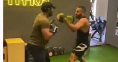 أحمد العوضي يعود للسوشيال ميديا من الجيم بعد غياب :"أسف لو خضيتكم".. فيديو 