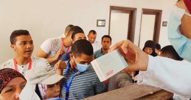 الكشف الطبى على 421 حالة بقافلة جامعة المنيا لـ"نزلة أولاد الشيخ" بـمغاغة