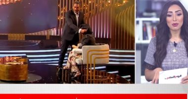 موقف طريف بين إسعاد يونس وأمير كرارة على الهواء.. "شدها من شعرها" (فيديو)