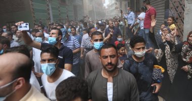 وداعاً شهبندر التجار محمود العربى.. الآلاف يشيعون الجثمان لمثواه الأخير فى مسقط رأسه بمحافظة المنوفية.. الأهالى يرافقون جثمان العربى لمقابر بناها لوجه الله بالقرية منذ سنوات وسط حالة من الحزن على فراقه.. صور