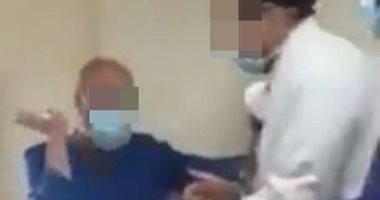 "التعليم العالى" تحيل واقعة إهانة طبيب لممرض إلى التحقيق.. تؤكد: تتنافى مع الأعراف والتقاليد الجامعية.. الطبيب لـ"اليوم السابع": الفيديو هزار من 3 سنين وجزء السجود للكلب مفبرك لابتزازى.. ويؤكد: هاتفى كان مخترقا