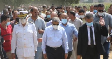 محافظ المنوفية يتقدم جنازة رجل الأعمال محمود العربي بقرية بأبو رقبة.. صور