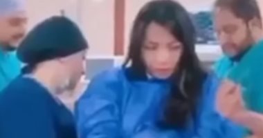 أطباء وممرضون يغنون لتخفيف توتر سيدة حامل قبل دخولها غرفة العمليات.. فيديو