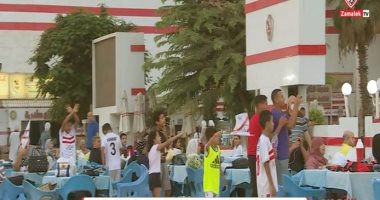 جماهير الزمالك تتجمع داخل النادى لمتابعة مباراة السوبر أمام الأهلى.. فيديو