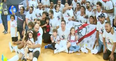 نجوم يد الزمالك يحتفلون مع أولادهم بعد التتويج بالسوبر الأفريقى.. فيديو