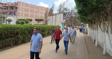 توافد الأهالى لحضور جنازة محمود العربى فى قرية أبورقبة بالمنوفية.. لايف وصور