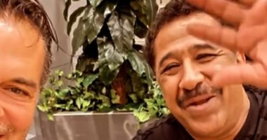 هزار وضحك الشاب خالد وراغب علامة فور وصولهم القاهرة قبل حفلهما غدا.. فيديو