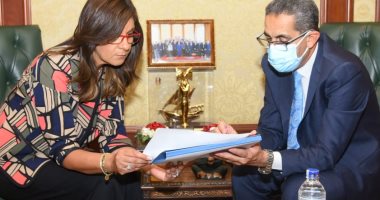 مراكب النجاة.. الهجرة: نبحث دعوة مستثمرى مصر بالخارج للاستثمار بالغربية