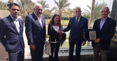محافظ جنوب سيناء يلتقى وفد شركة إينى الإيطالية للبترول لتفعيل المشاركة الاجتماعية