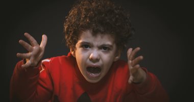 "ابنى عنيد ومش عارفة اتصرف معاه".. 6 نصائح تساعدك على تعديل سلوكه
